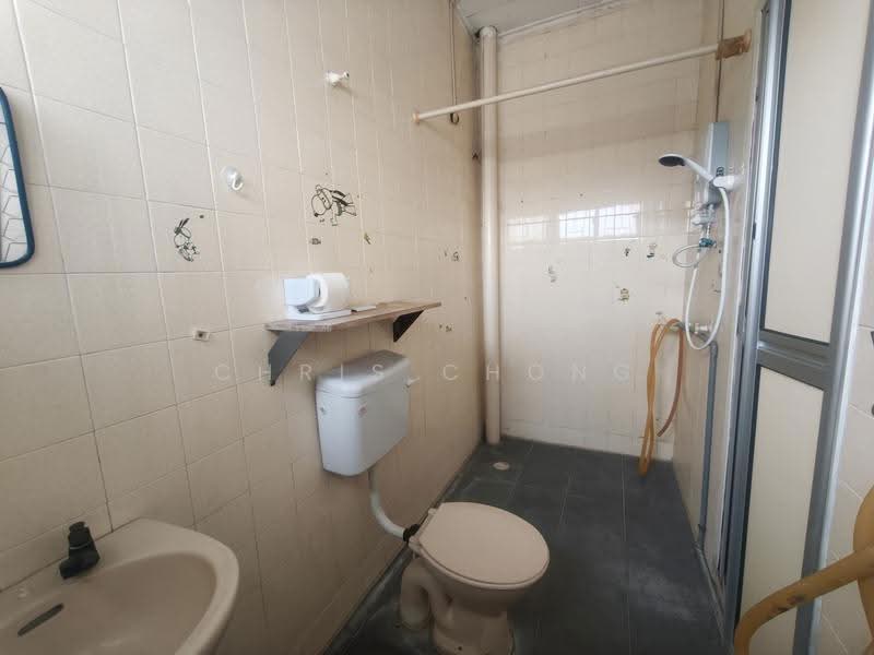 Rumah Teres 2-Tingkat untuk Dijual di Taman Seri Bahagia (Cheras) - Chris Chong - Bathroom - PropertyGuru.com.my