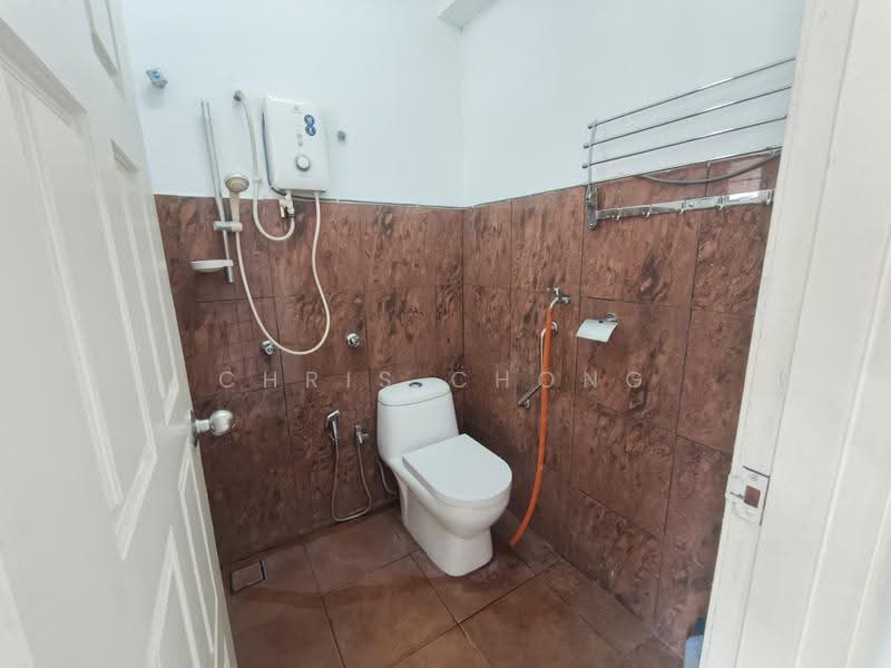 Rumah Teres 2-Tingkat untuk Dijual di Taman Seri Bahagia (Cheras) - Chris Chong - Bathroom - PropertyGuru.com.my