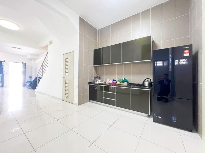 Rumah Teres 2-Tingkat untuk Dijual di Setia Tropika (Johor Bahru) - Mars Hoe - Kitchen - PropertyGuru.com.my