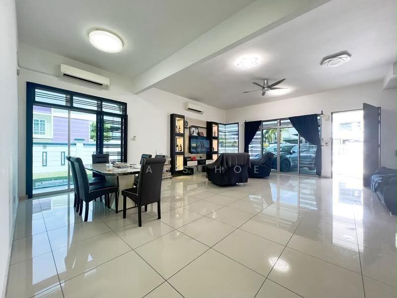 Rumah Teres 2-Tingkat untuk Dijual di Setia Tropika (Johor Bahru) - Mars Hoe - Living Room - PropertyGuru.com.my