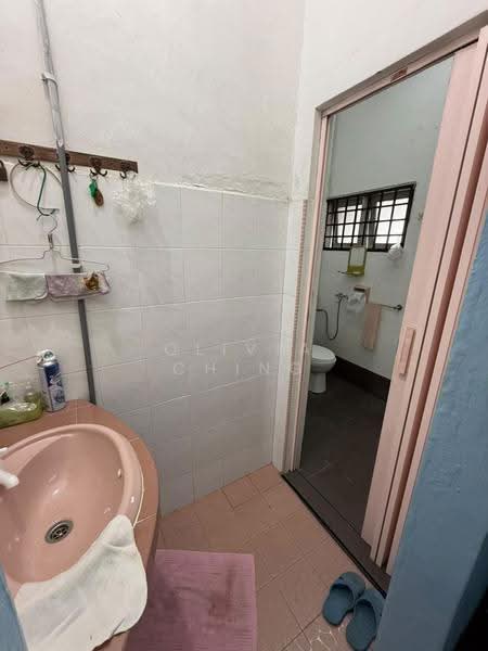 Rumah Teres 2-Tingkat untuk Dijual di Permas Jaya (Johor Bahru) - Olivia Ching - Bathroom - PropertyGuru.com.my