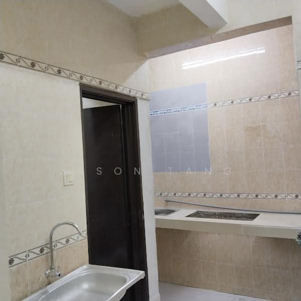 Pangsapuri untuk Dijual di Larkin Indah - Jason Tang - Kitchen - PropertyGuru.com.my
