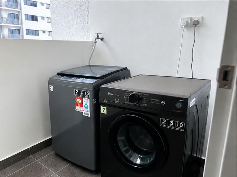 Kediaman Servis untuk Disewa di One Equine - Sam . - Balcony - PropertyGuru.com.my