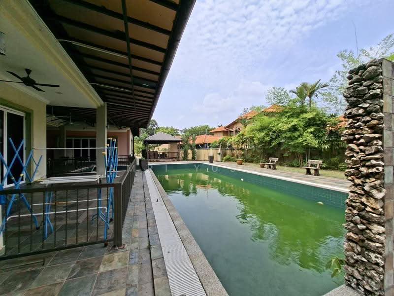 Bungalow House untuk Dijual di Country Heights (Kajang) - Zamri Yusoff - Pool - PropertyGuru.com.my
