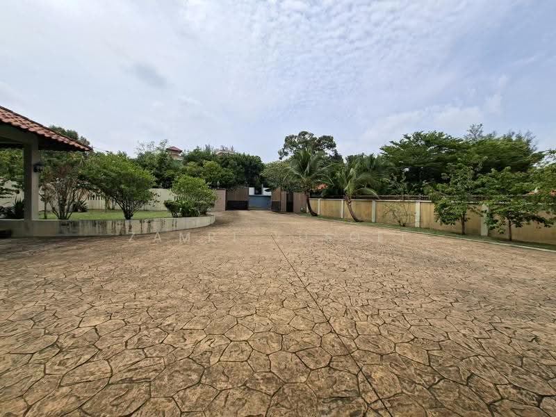 Bungalow House untuk Dijual di Country Heights (Kajang) - Zamri Yusoff - Exterior - PropertyGuru.com.my