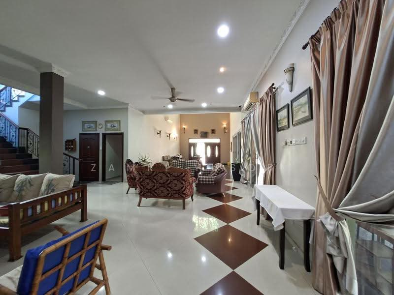 Bungalow House untuk Dijual di Country Heights (Kajang) - Zamri Yusoff - Living Room - PropertyGuru.com.my