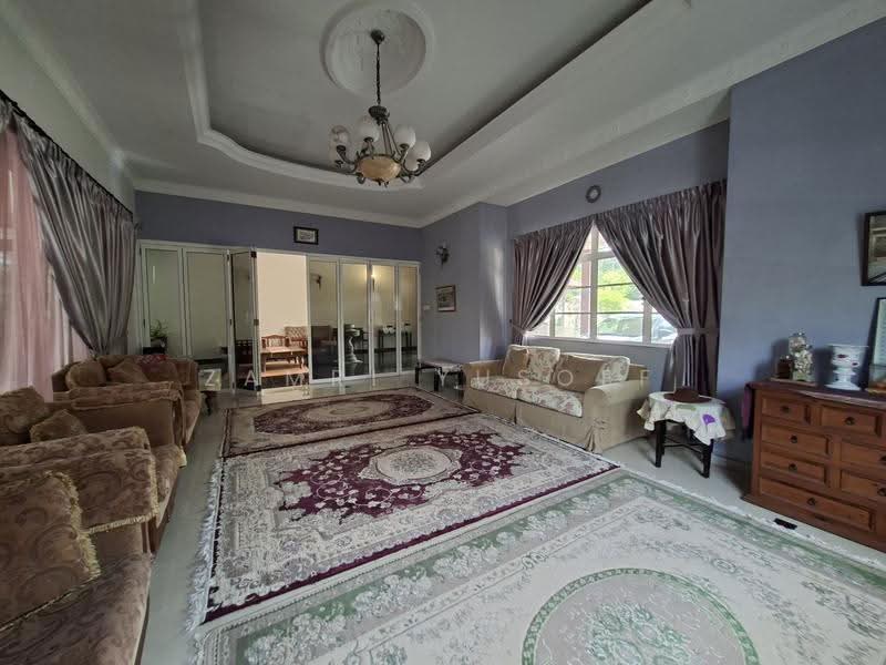 Bungalow House untuk Dijual di Country Heights (Kajang) - Zamri Yusoff - Living Room - PropertyGuru.com.my