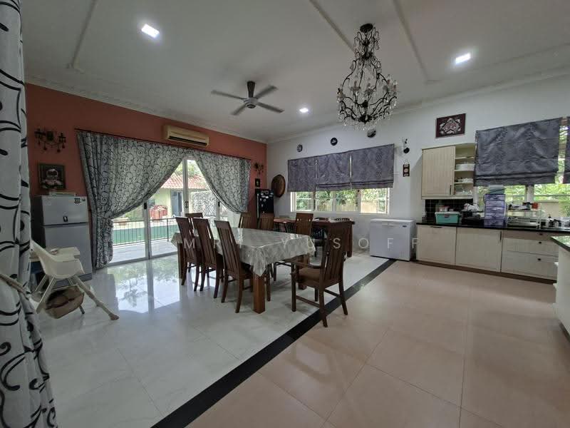 Bungalow House untuk Dijual di Country Heights (Kajang) - Zamri Yusoff - Dining Room - PropertyGuru.com.my