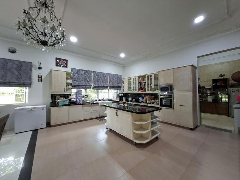 Bungalow House untuk Dijual di Country Heights (Kajang) - Zamri Yusoff - Kitchen - PropertyGuru.com.my