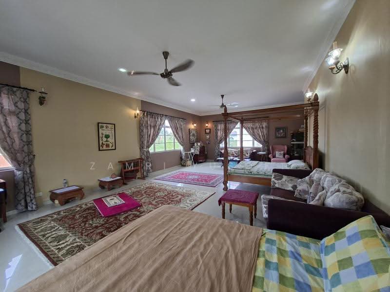 Bungalow House untuk Dijual di Country Heights (Kajang) - Zamri Yusoff - Bedroom - PropertyGuru.com.my