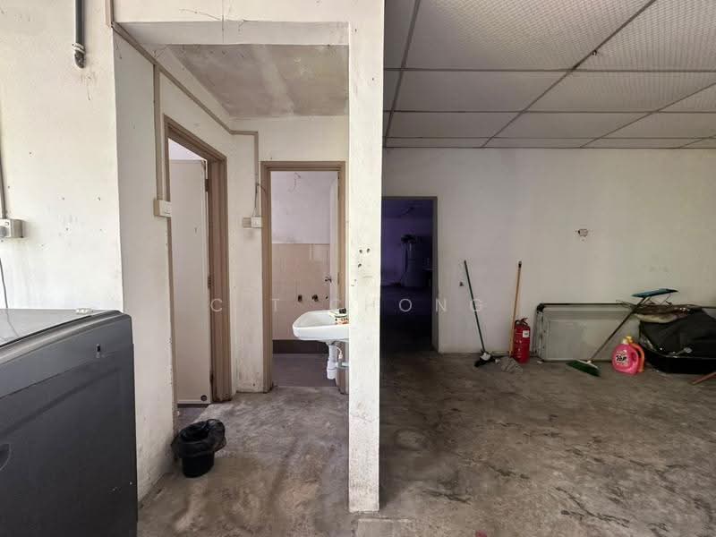 Shop for Sale in Bandar Putra Kulai (Kulai) - C.T Chong - Interior - PropertyGuru.com.my