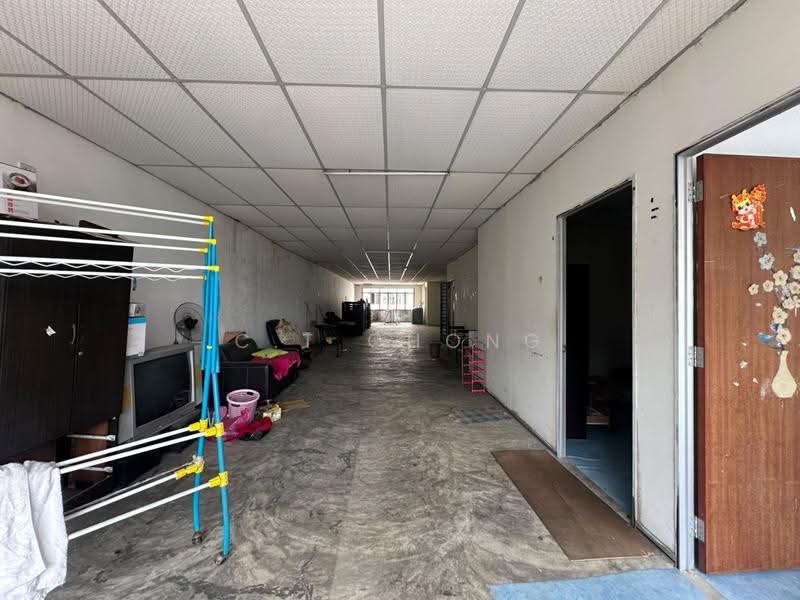 Shop for Sale in Bandar Putra Kulai (Kulai) - C.T Chong - Corridor - PropertyGuru.com.my
