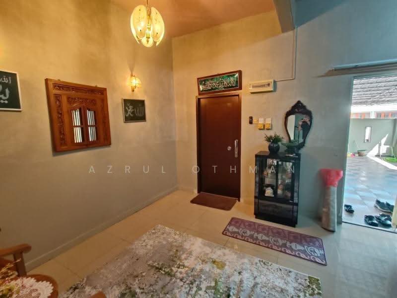 2-storey Terraced House for Sale in Lukut (Negeri Sembilan) - Azrul Othman - Entrance - PropertyGuru.com.my