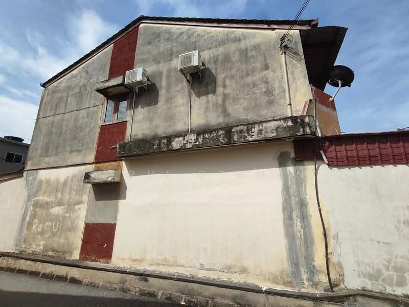 2-storey Terraced House for Sale in Lukut (Negeri Sembilan) - Azrul Othman - Exterior - PropertyGuru.com.my