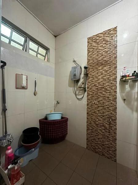 1-storey Terraced House for Sale in Taman Ungku Tun Aminah (Skudai) - Eva Siow - Bathroom - PropertyGuru.com.my