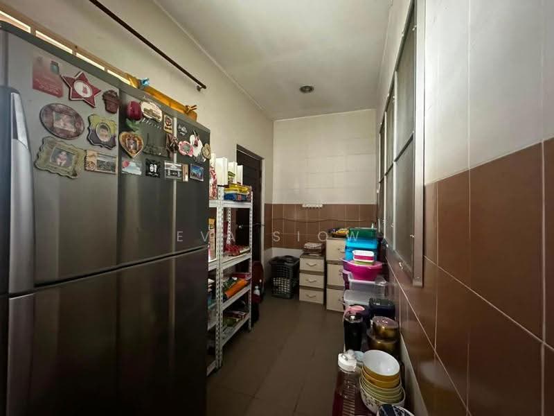 1-storey Terraced House for Sale in Taman Ungku Tun Aminah (Skudai) - Eva Siow - Kitchen - PropertyGuru.com.my