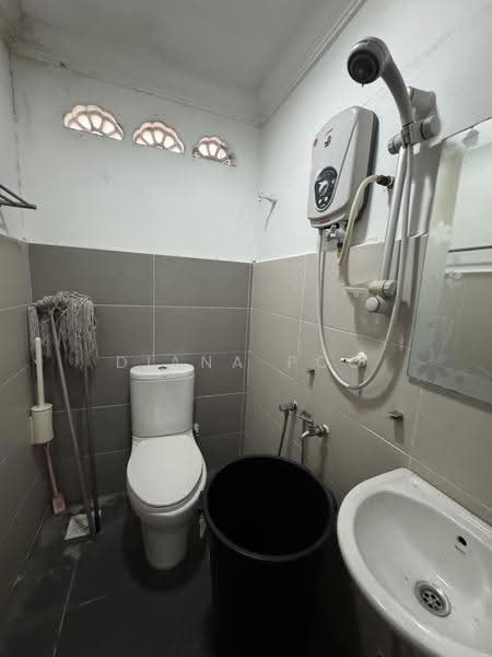 1-storey Terraced House for Rent in SS4 (Petaling Jaya) - Diana Poo - Bathroom - PropertyGuru.com.my