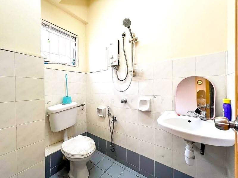 Apartment for Sale at Pangsapuri Jati 2 - Amzar Faiz - Bathroom - PropertyGuru.com.my