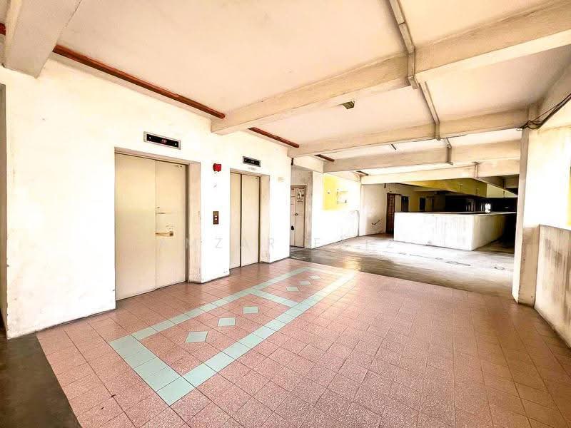 Apartment for Sale at Pangsapuri Jati 2 - Amzar Faiz - Lobby - PropertyGuru.com.my
