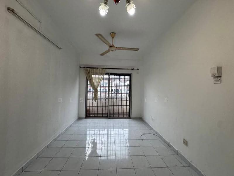 Pangsapuri untuk Dijual di Sri Kenari Apartment - Desmond Lee - Living Room - PropertyGuru.com.my