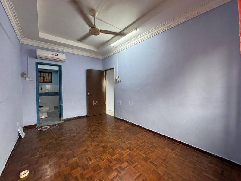 Pangsapuri untuk Dijual di Sri Kenari Apartment - Desmond Lee - Bathroom - PropertyGuru.com.my