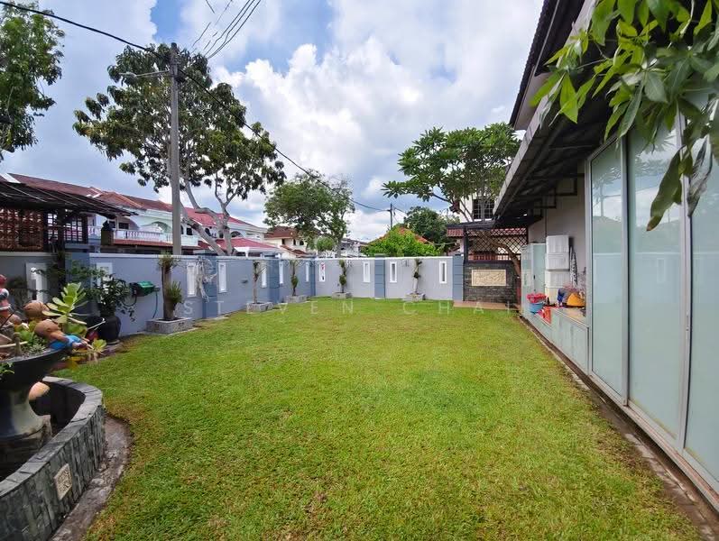 Rumah Teres 2-Tingkat untuk Dijual di Taman Semabok Jaya (Semabok) - Steven Chai - Garden - PropertyGuru.com.my