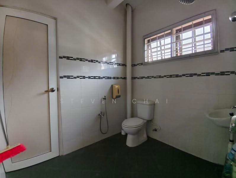 Rumah Teres 2-Tingkat untuk Dijual di Taman Semabok Jaya (Semabok) - Steven Chai - Bathroom - PropertyGuru.com.my