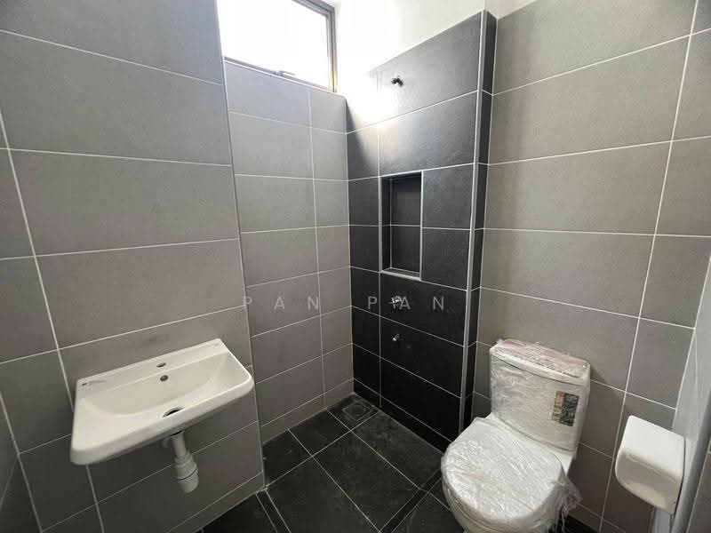 Terraced House for Rent in Mutiara Rini (Skudai) - Pan Pan - Bathroom - PropertyGuru.com.my