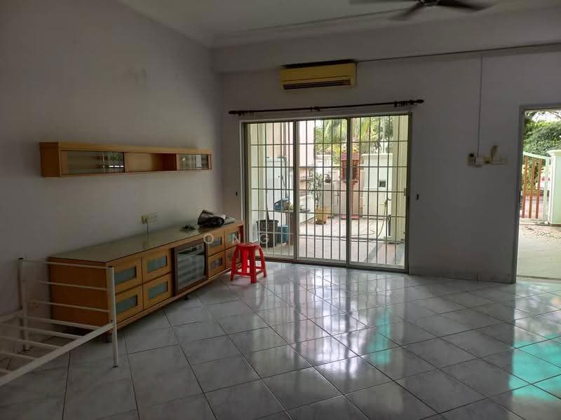 Rumah Teres 2-Tingkat untuk Dijual di Taman Puchong Prima (Puchong) - Ong SK - Living Room - PropertyGuru.com.my