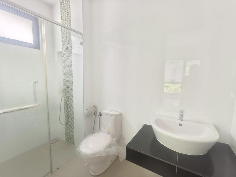 Semi-Detached House for Sale in Ampang (Selangor) - Dlynie Ooi - Bathroom - PropertyGuru.com.my