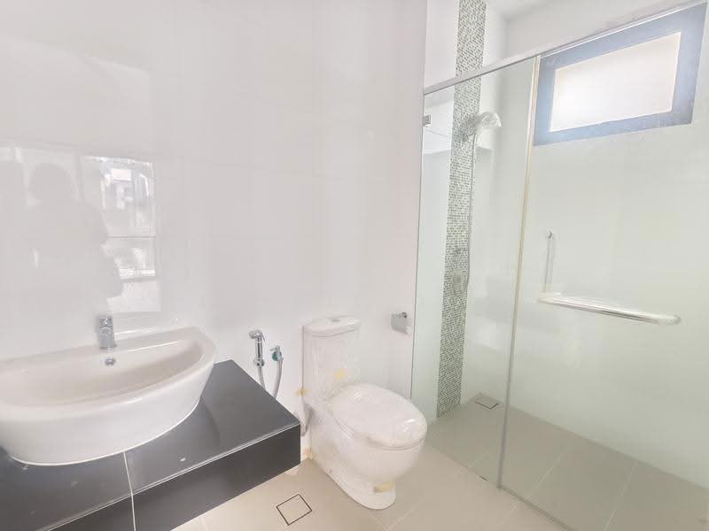 Semi-Detached House for Sale in Ampang (Selangor) - Dlynie Ooi - Bathroom - PropertyGuru.com.my
