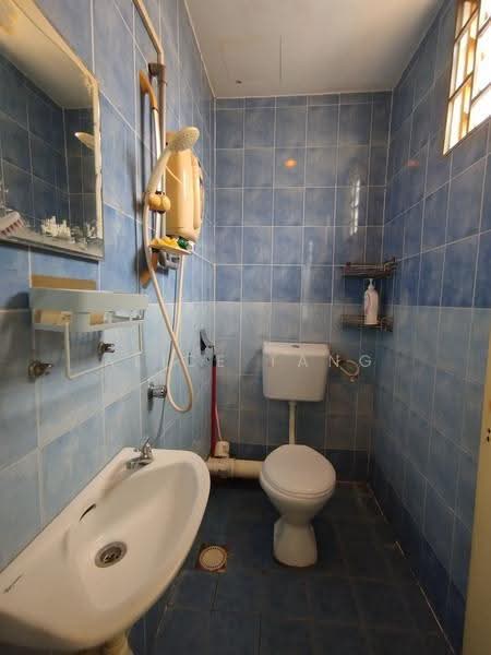 Pangsapuri untuk Disewa di Mentari Court - Alice Tang - Bathroom 1 - PropertyGuru.com.my