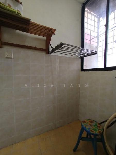 Pangsapuri untuk Disewa di Mentari Court - Alice Tang - Yard - PropertyGuru.com.my