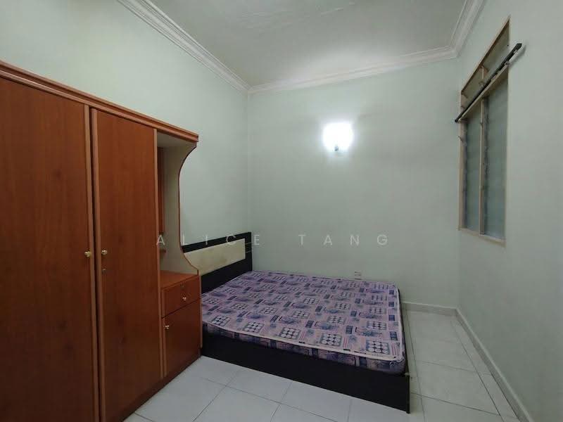 Pangsapuri untuk Disewa di Mentari Court - Alice Tang - Bedroom 2 - PropertyGuru.com.my