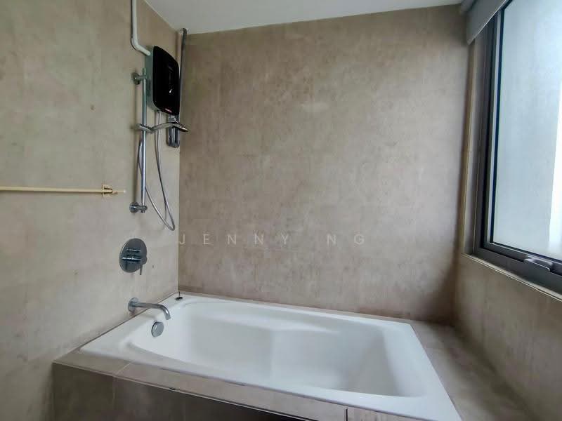 Kediaman Servis untuk Dijual di Bintang Fairlane Residences - Jenny Ng - Bathroom - PropertyGuru.com.my