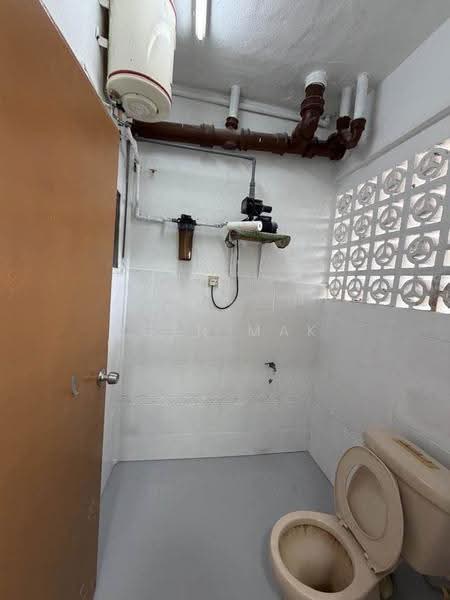 Pangsapuri untuk Dijual di Supreme Apartment - Igen Mak - Bathroom - PropertyGuru.com.my