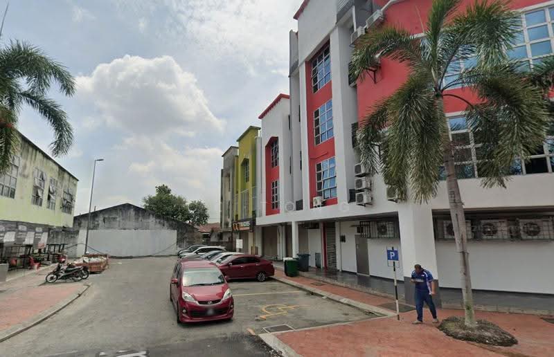 Shop / Office for Sale in Pusat Perdagangan Deluxe (Dengkil) - CK Tong - Exterior - PropertyGuru.com.my