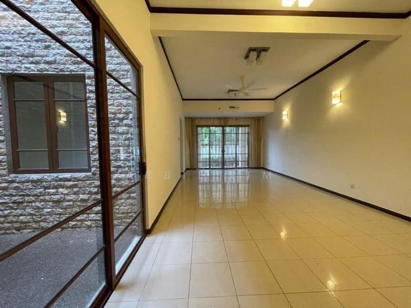 2-storey Terraced House for Sale in Bukit Jelutong (Shah Alam) - Abbie Lim - Living Room - PropertyGuru.com.my