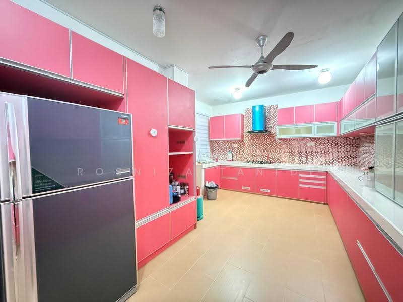 Rumah Berkembar untuk Dijual di Bangi (Selangor) - Rosniza Tanidi - Kitchen - PropertyGuru.com.my