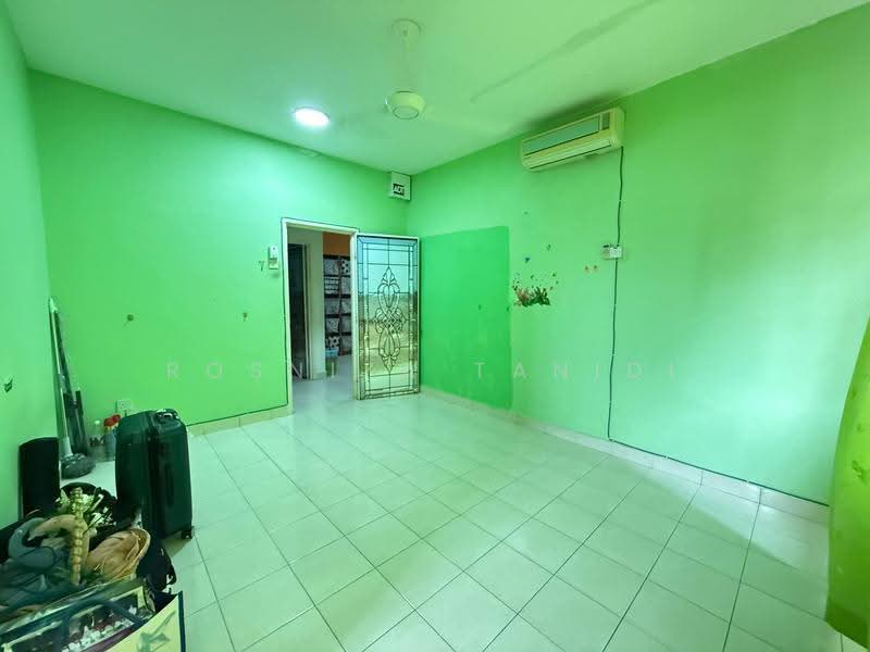 Rumah Berkembar untuk Dijual di Bangi (Selangor) - Rosniza Tanidi - Living Room - PropertyGuru.com.my