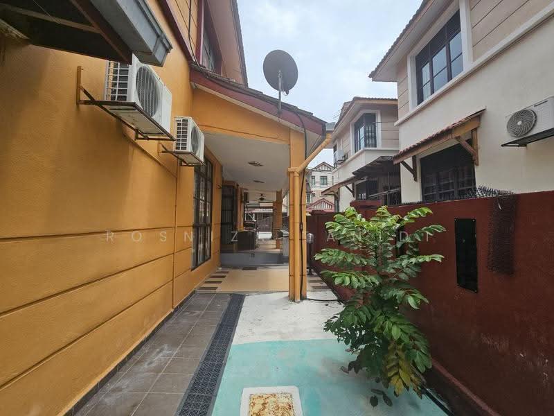 Rumah Berkembar untuk Dijual di Bangi (Selangor) - Rosniza Tanidi - Exterior - PropertyGuru.com.my