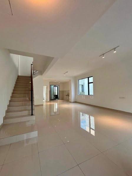 2-storey Terraced House for Rent in Taman Damansara Aliff (Tampoi) - Wan Ning - Living Room - PropertyGuru.com.my