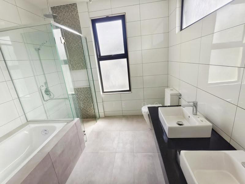 Rumah Berkembar untuk Dijual di Sierra Ukay (Ampang) - Dlynie Ooi - Bathroom - PropertyGuru.com.my