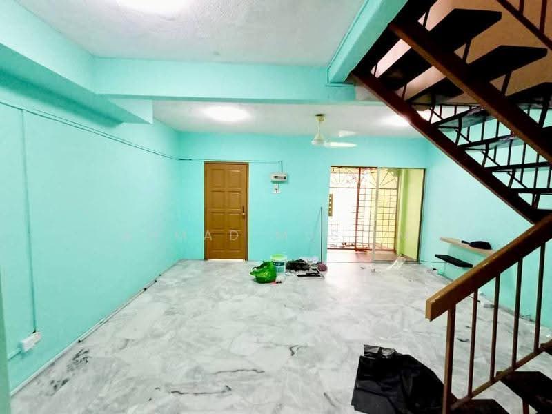 Rumah Teres 2-Tingkat untuk Dijual di Pandan Perdana (Ampang) - Ahmad Muslim - Living Room - PropertyGuru.com.my
