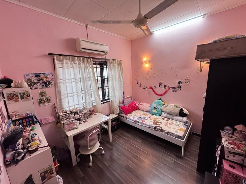 Rumah Teres untuk Dijual di Taman Mutiara Rini (Skudai) - Kimi Kiu - Bedroom - PropertyGuru.com.my