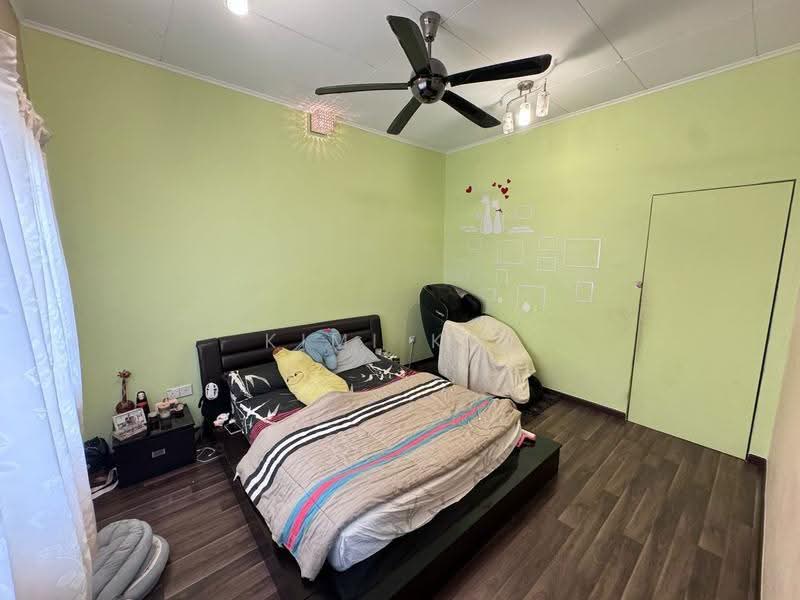 Rumah Teres untuk Dijual di Taman Mutiara Rini (Skudai) - Kimi Kiu - Bedroom - PropertyGuru.com.my