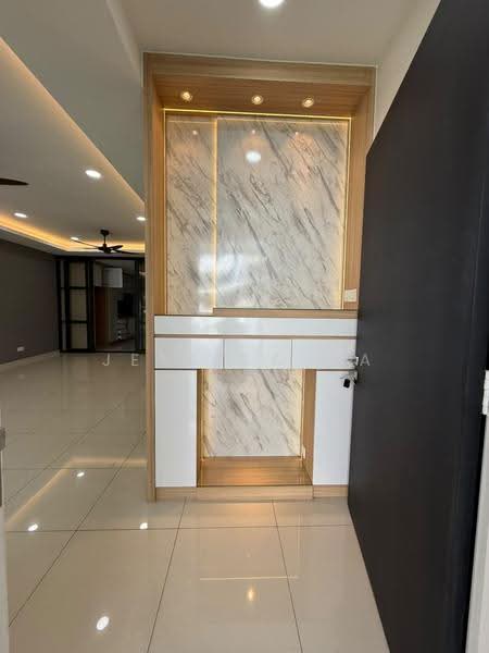 2-storey Terraced House for Rent in Taman Mount Austin (Tebrau) - Jessica Ma - Entrance - PropertyGuru.com.my