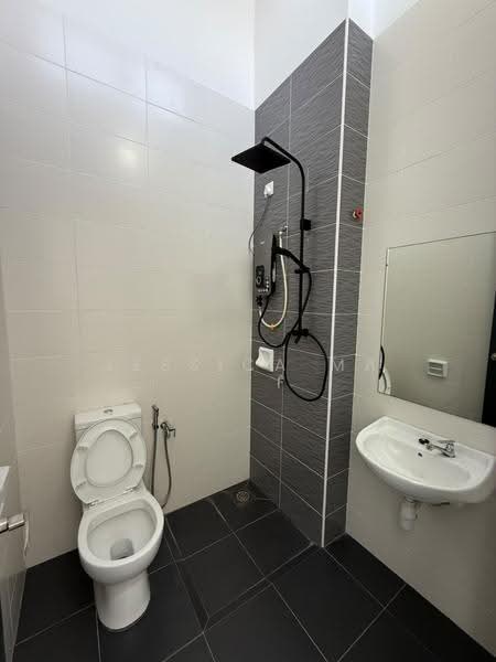 2-storey Terraced House for Rent in Taman Mount Austin (Tebrau) - Jessica Ma - Bathroom - PropertyGuru.com.my