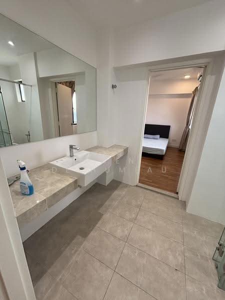 Bungalow House for Rent in Bukit Bangsar (Bangsar) - Gwen Delhumeau - Bathroom - PropertyGuru.com.my