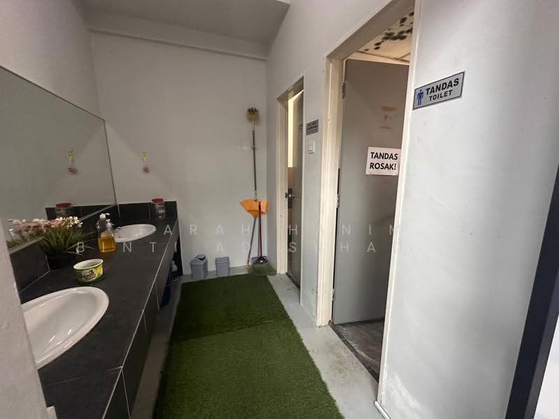 Office for Sale in Bandar Baru Bangi (Selangor) - FARAH HANIM BINTI AD SUHADAK SUHADAK - Bathroom - PropertyGuru.com.my
